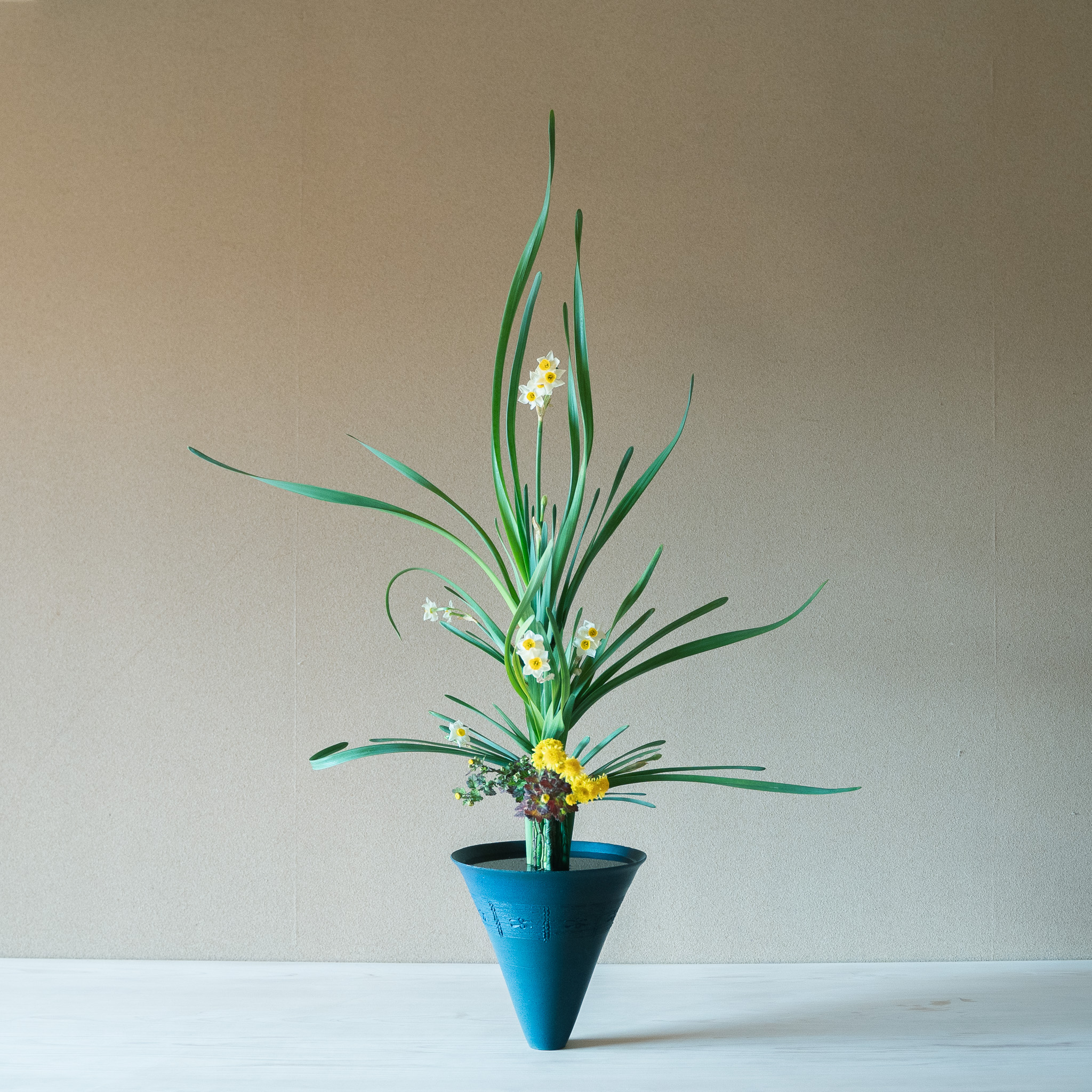 立花正風体
水仙、寒菊、著莪