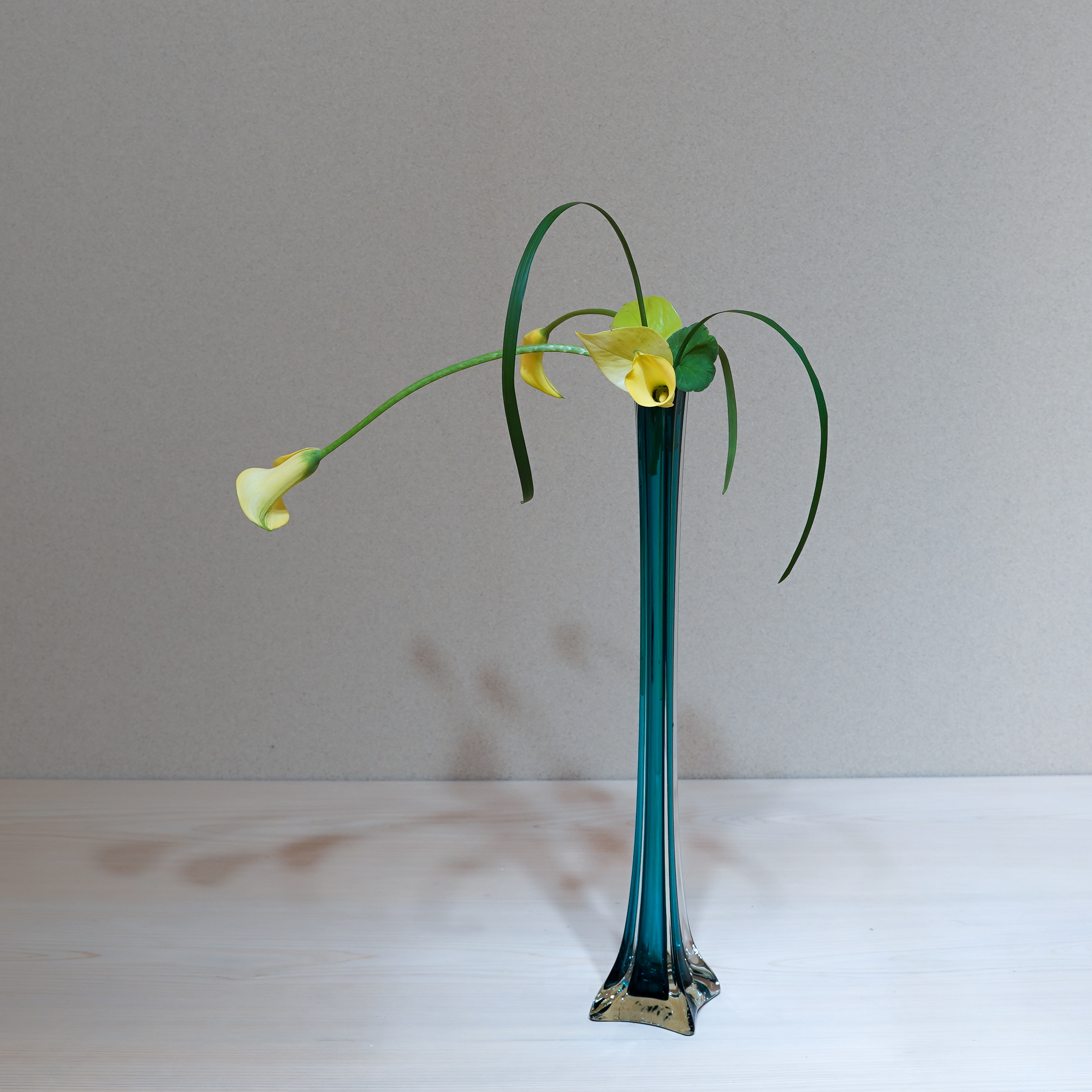 垂れるものを背の高い器に